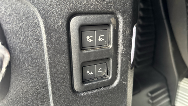 Land Rover Defender 3.0 D250 HSE 90 3dr Auto Diesel Estate